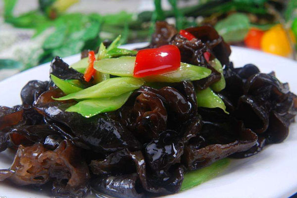 昆明星菜園：吃木耳會中毒嗎？